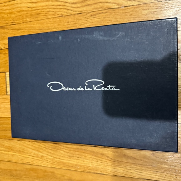 Oscar de la Renta Tweed Flats with Black Patent Cap Toe, Size 6 - Picture 3 of 7